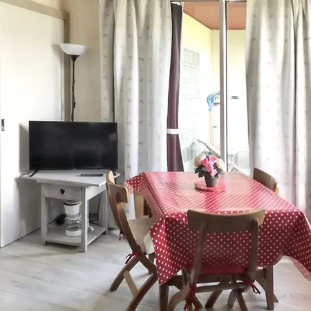 Chaleureux A Fours 25m² Avec Vue Montagne 아파트 *